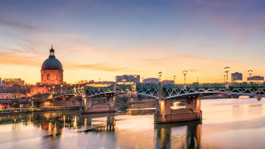 Sugar Daddy Toulouse : Vue de la Garonne et du Pont-Neuf au coucher du soleil dans la Ville Rose